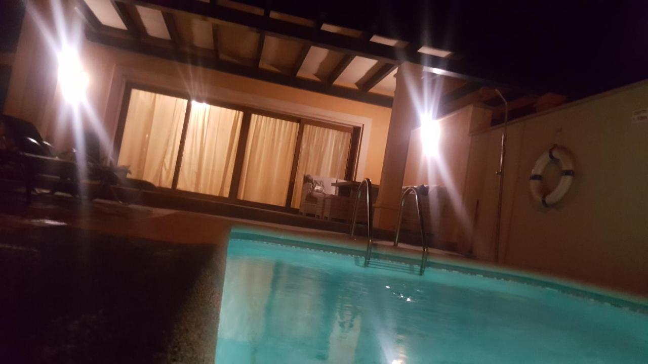 Beautiful, Spacious Villa, Heated Pool, Sleeps Eight, With Quality Furnishings カレタ・デ・フステ エクステリア 写真
