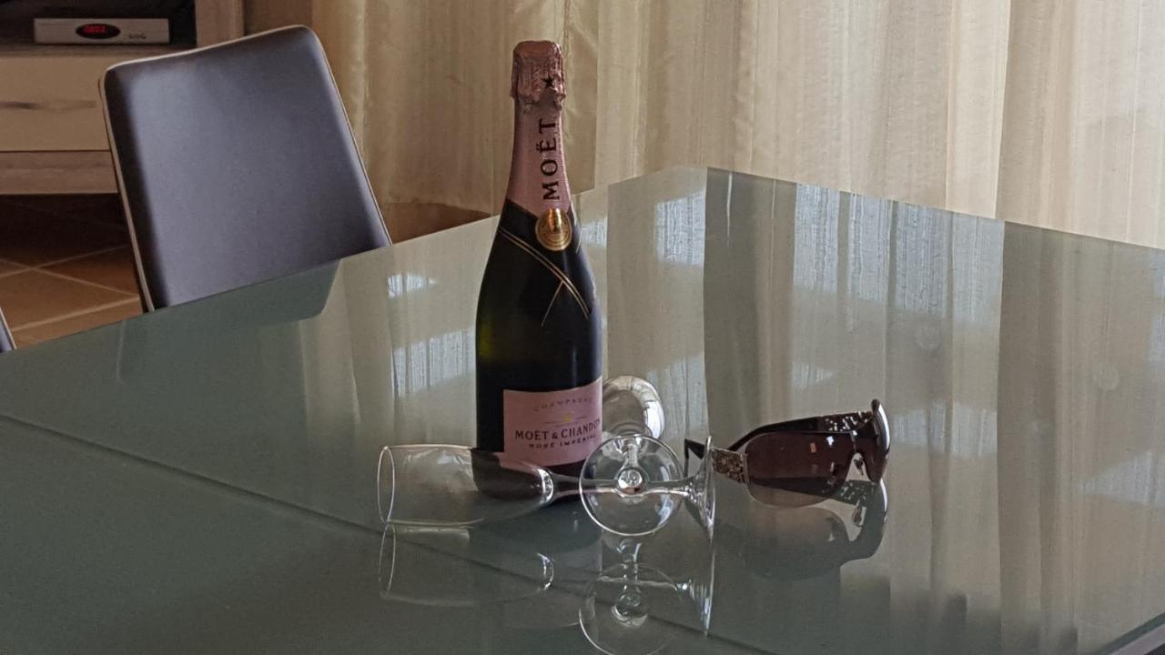 Beautiful, Spacious Villa, Heated Pool, Sleeps Eight, With Quality Furnishings カレタ・デ・フステ エクステリア 写真